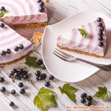 Leichte Low Carb Joghurt-Johannisbeertorte