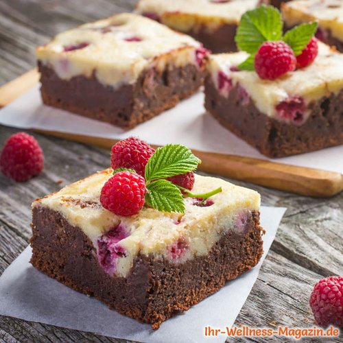 Saftige Käsekuchen-Brownies mit Himbeeren