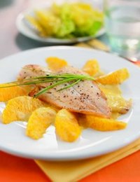 Leichte Rezepte: Scholle mit Orangenfilets und Salatherzen