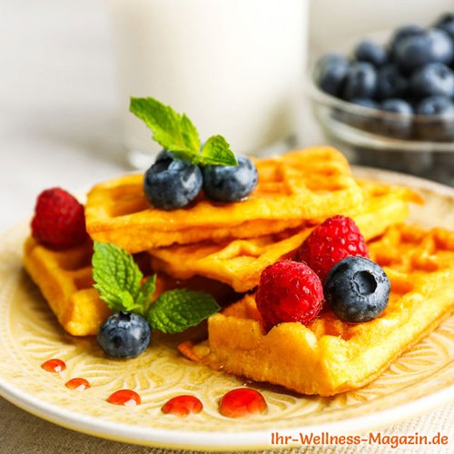 Low Carb Joghurt-Vanille-Waffeln mit Beeren