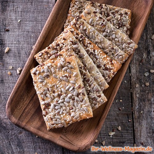 Knäckebrot mit Leinsamen und Sonnenblumenkernen - gesundes Rezept