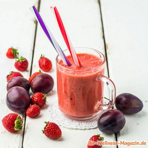 Cremiger Pflaumen-Erdbeer-Smoothie