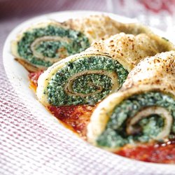 Schlank Rezept: Gratinierte Teigrollen mit Ricotta-Spinat-Füllung