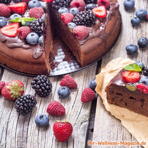 Low-Carb-Schokokuchen mit Beeren