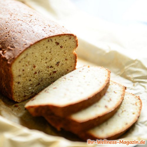 Low Carb Leinsamen-Mandelbrot - gesundes Rezept zum Brot backen