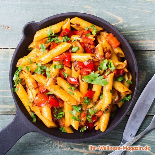 Bunte Low-Carb-Pasta-Pfanne mit Paprika