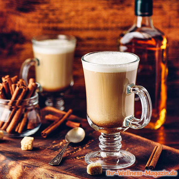 Glühwein mit Schuss selber machen - Rezept für ein heißes Wintergetränk