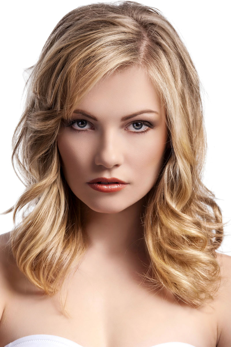 Stufenschnitt für mittellange blonde Haare Blonde lange Haare.