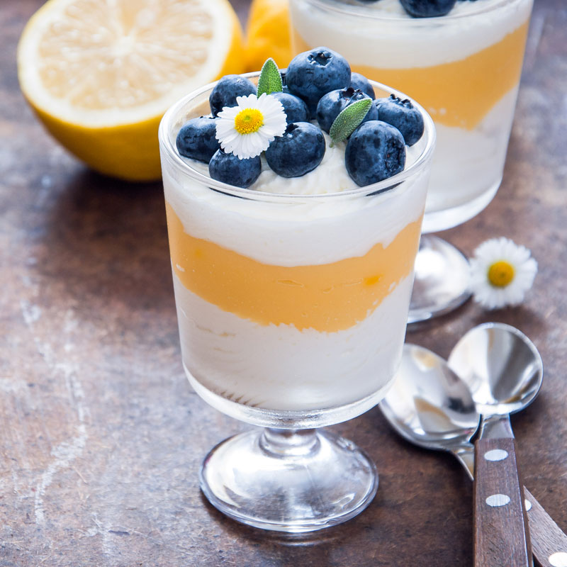 Low Carb Joghurt-Quark-Dessert im Glas - Rezept für Nachtisch