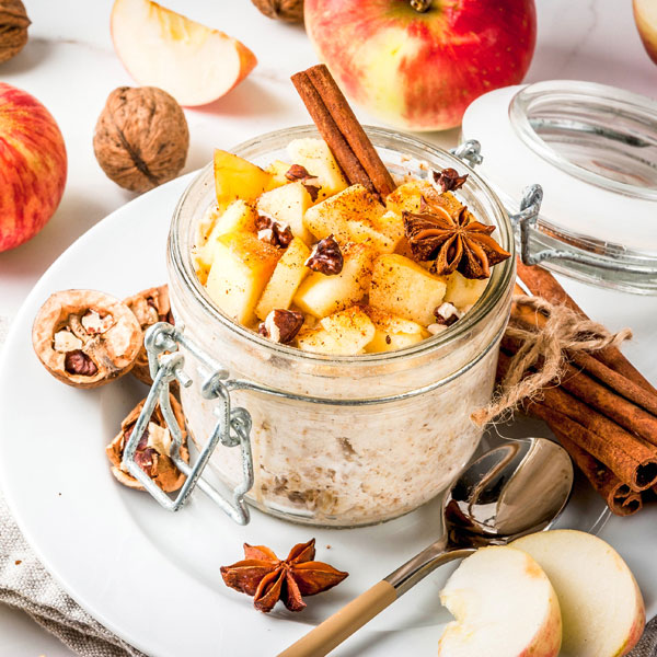 Low Carb Overnight Oats mit Banane und Nüssen - gesundes Rezept fürs