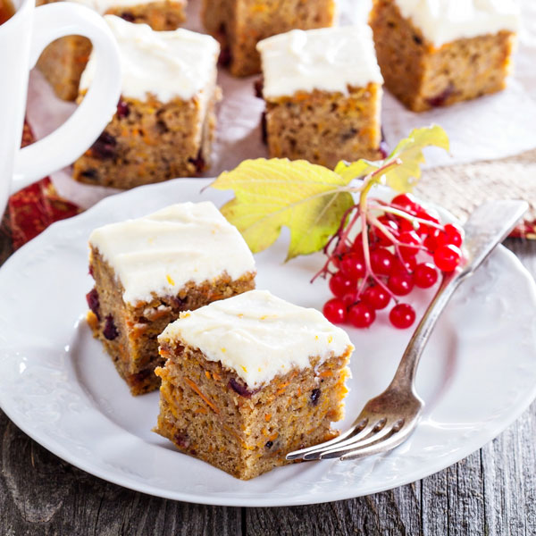 Saftiger Low Carb Karotten-Nusskuchen - Rezept ohne Zucker